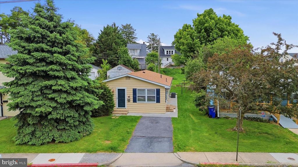 Image 3 of property listing at 860 PINE ST, Hagerstown, MD 21740