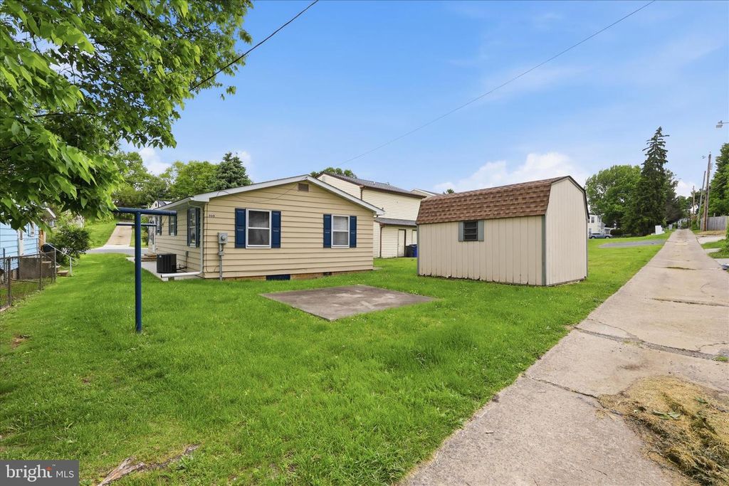 Image 31 of property listing at 860 PINE ST, Hagerstown, MD 21740