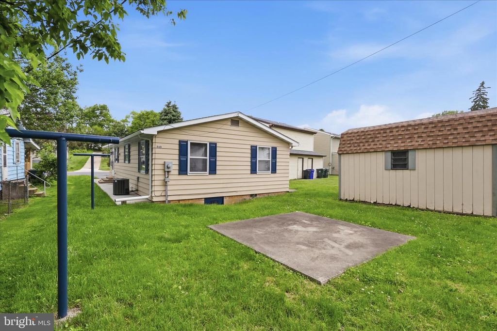 Image 32 of property listing at 860 PINE ST, Hagerstown, MD 21740