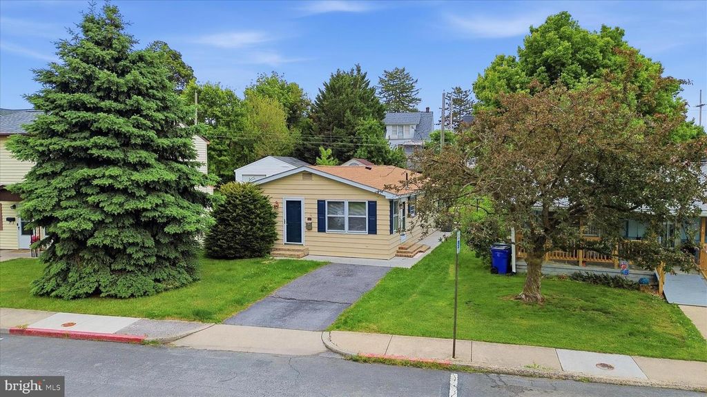 Image 4 of property listing at 860 PINE ST, Hagerstown, MD 21740