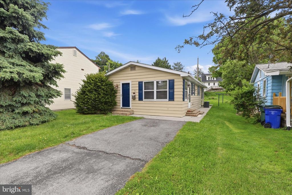 Image 5 of property listing at 860 PINE ST, Hagerstown, MD 21740