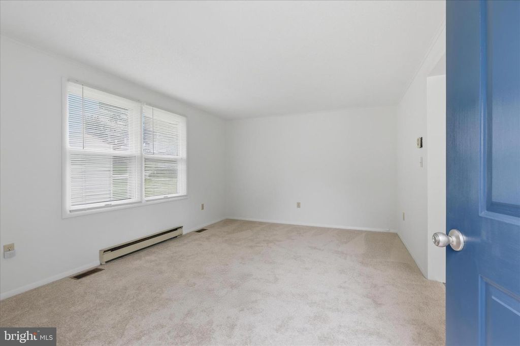 Image 6 of property listing at 860 PINE ST, Hagerstown, MD 21740
