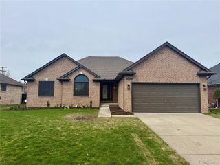 51073 Pinewood Drive, Macomb Township, MI 48042