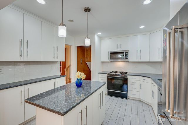 77 Woodside Avenue, Metuchen, NJ 08840