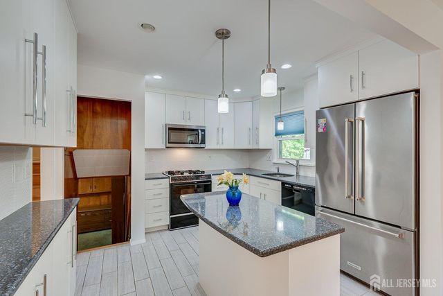 77 Woodside Avenue, Metuchen, NJ 08840