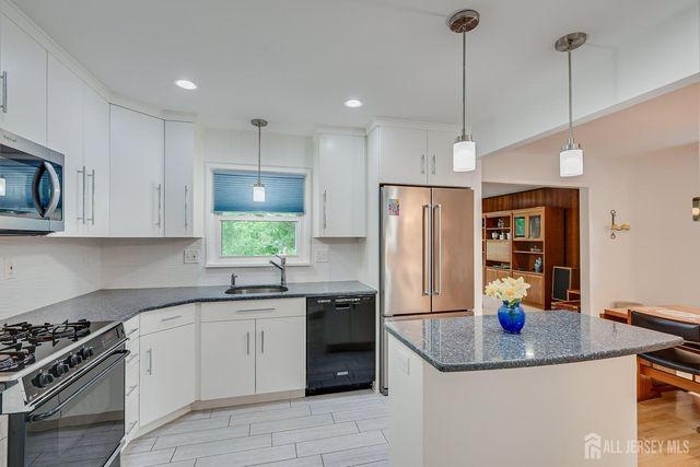 77 Woodside Avenue, Metuchen, NJ 08840