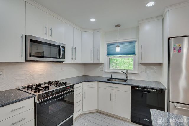 77 Woodside Avenue, Metuchen, NJ 08840