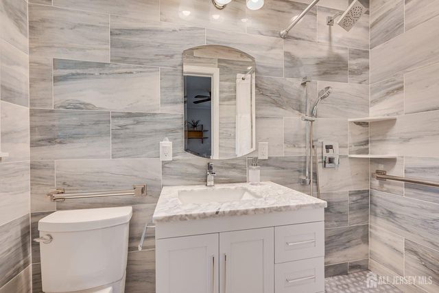 77 Woodside Avenue, Metuchen, NJ 08840