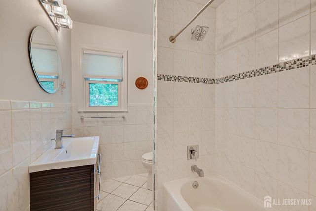 77 Woodside Avenue, Metuchen, NJ 08840