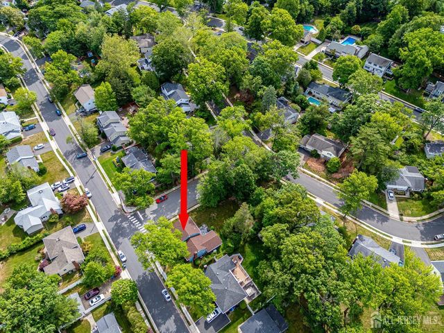 77 Woodside Avenue, Metuchen, NJ 08840