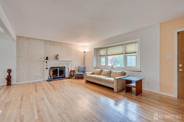 77 Woodside Avenue, Metuchen, NJ 08840
