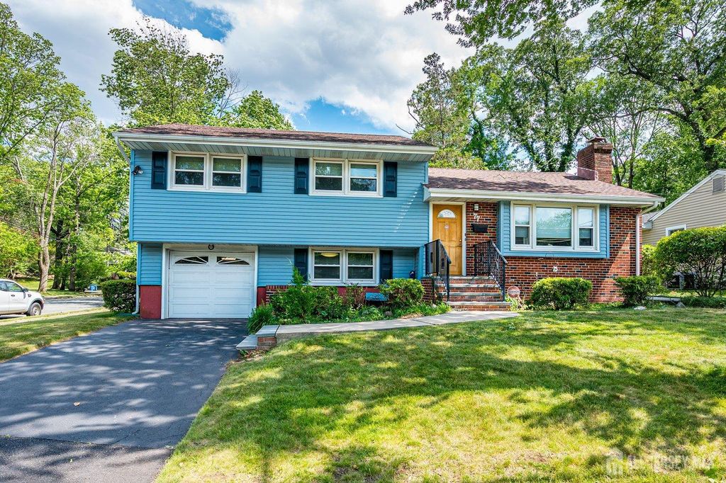 77 Woodside Avenue, Metuchen, NJ 08840