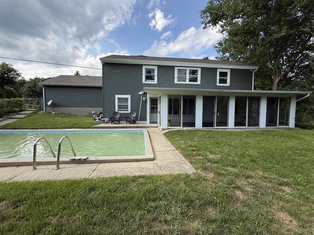 1122 W Green Street, Hastings, MI 49058