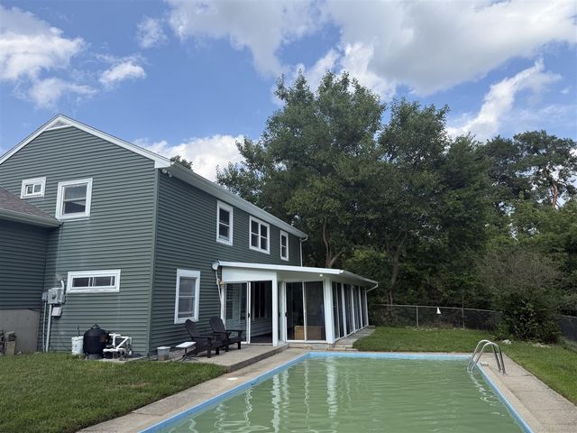1122 W Green Street, Hastings, MI 49058