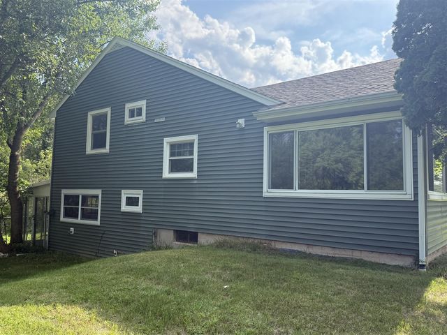 1122 W Green Street, Hastings, MI 49058