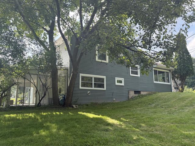 1122 W Green Street, Hastings, MI 49058