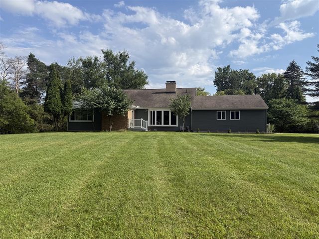 1122 W Green Street, Hastings, MI 49058
