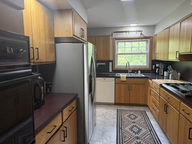 1122 W Green Street, Hastings, MI 49058