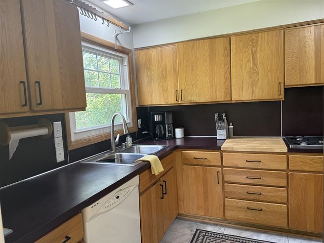 1122 W Green Street, Hastings, MI 49058