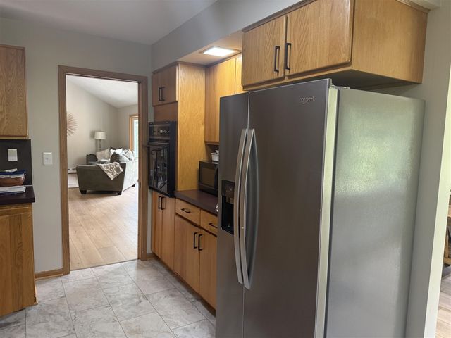 1122 W Green Street, Hastings, MI 49058