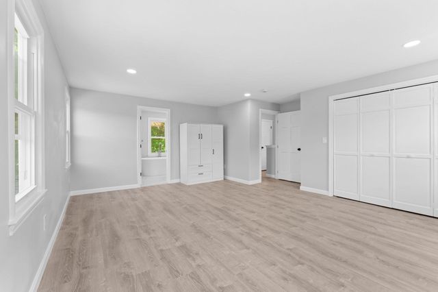 5 Tuckoosa Cir, Bridgewater, MA 02324