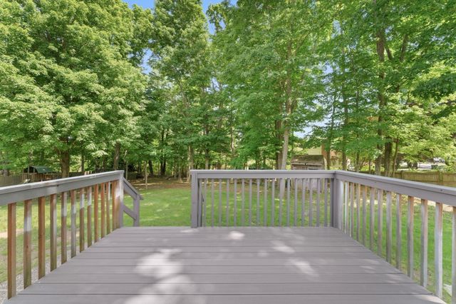 5 Tuckoosa Cir, Bridgewater, MA 02324