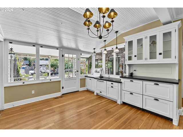1610 CAL YOUNG Rd, Eugene, OR 97401