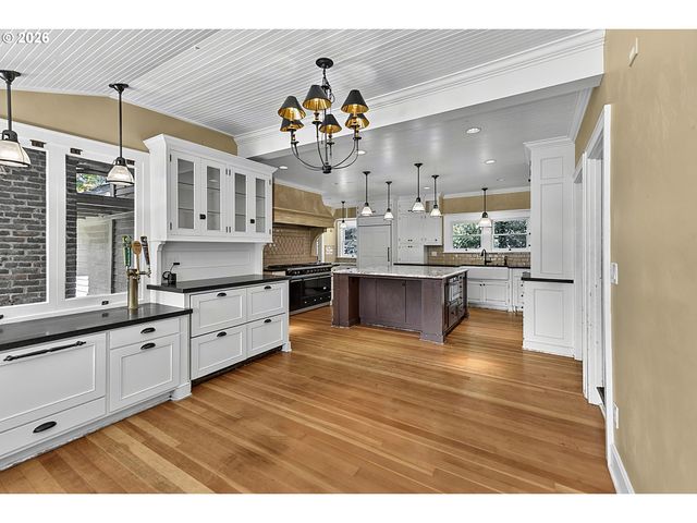 1610 CAL YOUNG Rd, Eugene, OR 97401