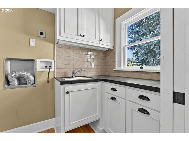 1610 CAL YOUNG Rd, Eugene, OR 97401