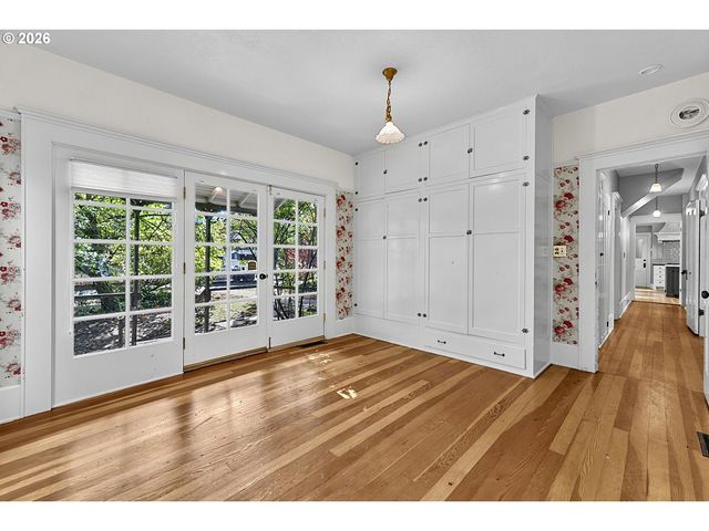 1610 CAL YOUNG Rd, Eugene, OR 97401