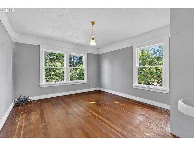 1610 CAL YOUNG Rd, Eugene, OR 97401