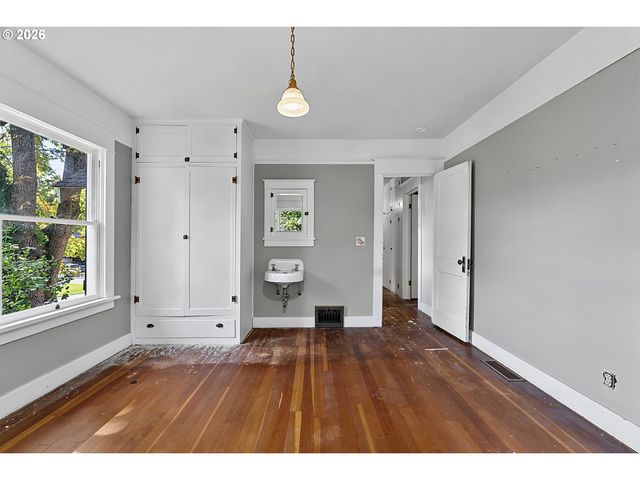 1610 CAL YOUNG Rd, Eugene, OR 97401