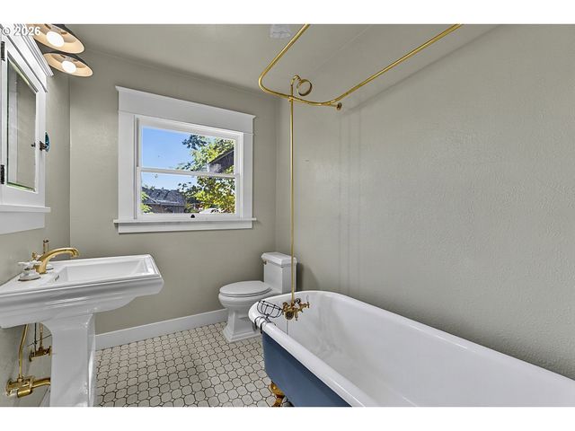 1610 CAL YOUNG Rd, Eugene, OR 97401