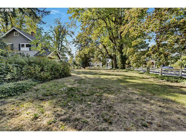 1610 CAL YOUNG Rd, Eugene, OR 97401