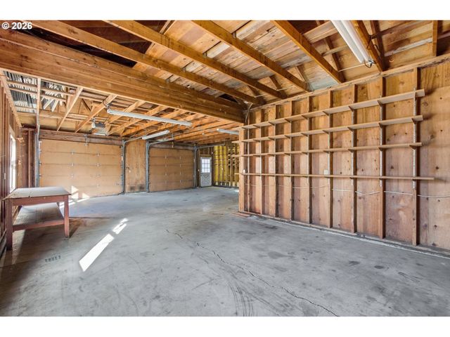 1610 CAL YOUNG Rd, Eugene, OR 97401