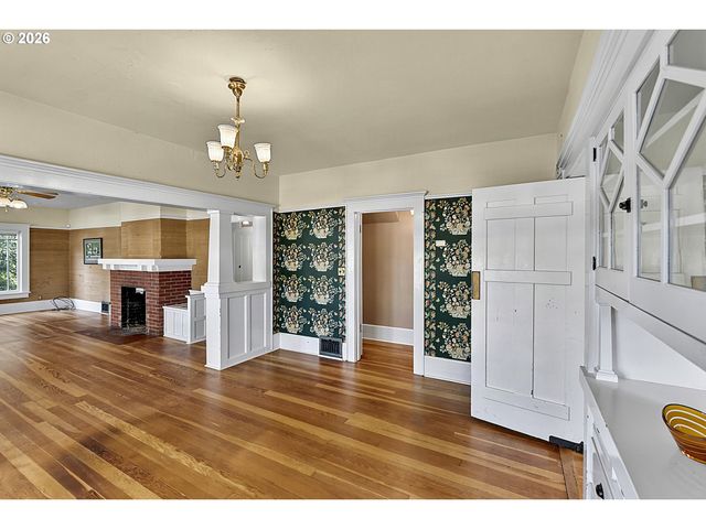 1610 CAL YOUNG Rd, Eugene, OR 97401