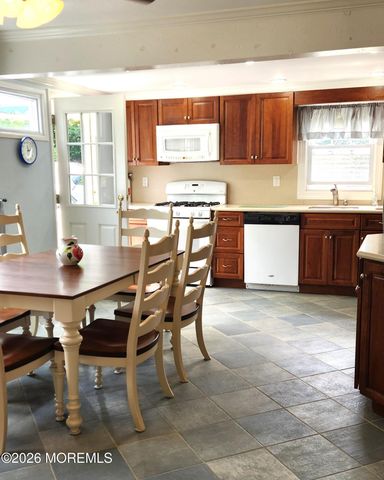 99 Alameda Court, Shrewsbury Boro, NJ 07702
