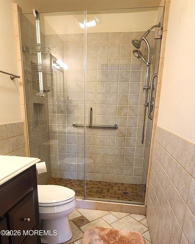 99 Alameda Court, Shrewsbury Boro, NJ 07702