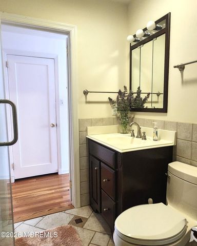 99 Alameda Court, Shrewsbury Boro, NJ 07702