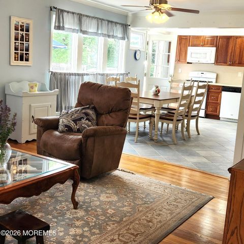 99 Alameda Court, Shrewsbury Boro, NJ 07702