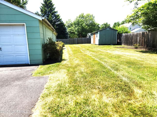 99 Alameda Court, Shrewsbury Boro, NJ 07702