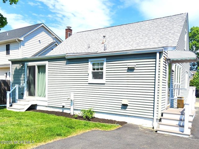 99 Alameda Court, Shrewsbury Boro, NJ 07702