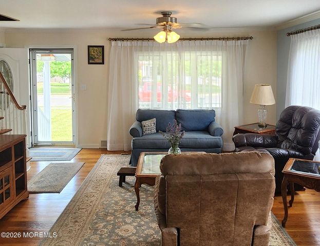 99 Alameda Court, Shrewsbury Boro, NJ 07702