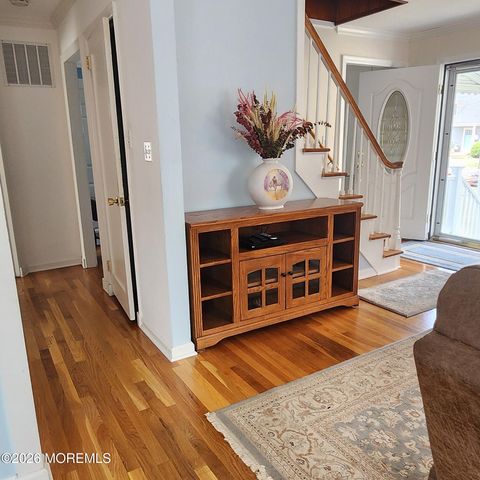 99 Alameda Court, Shrewsbury Boro, NJ 07702