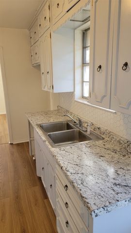 2001 Alma, Sherman, TX 75090