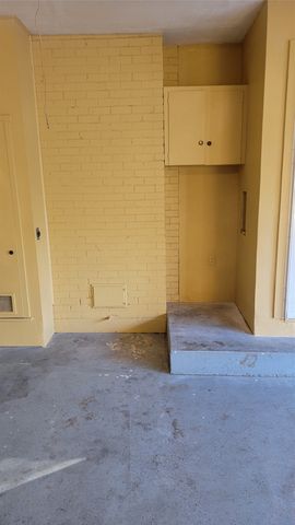 2001 Alma, Sherman, TX 75090