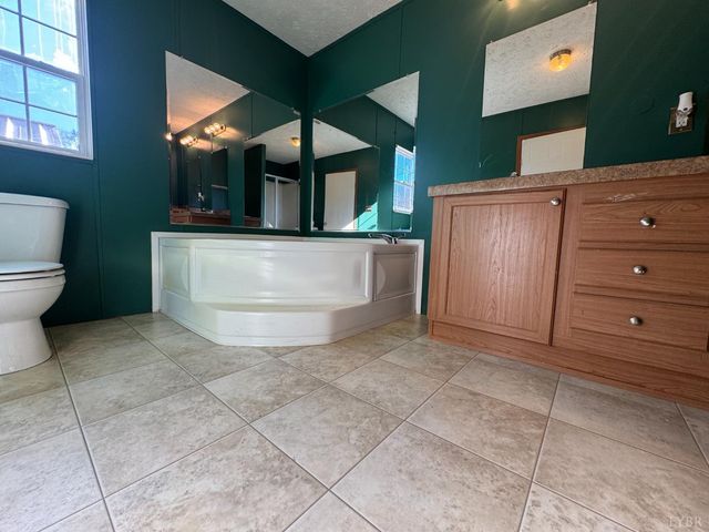 390 Bedford Highway, Lynch Station, VA 24571