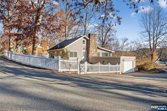 83 Lakeview Avenue, Ringwood, NJ 07456