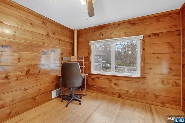 83 Lakeview Avenue, Ringwood, NJ 07456