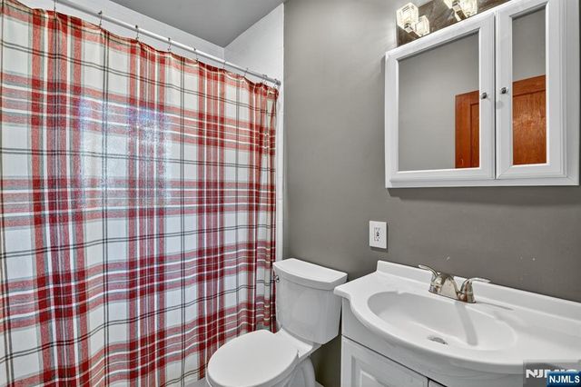 83 Lakeview Avenue, Ringwood, NJ 07456